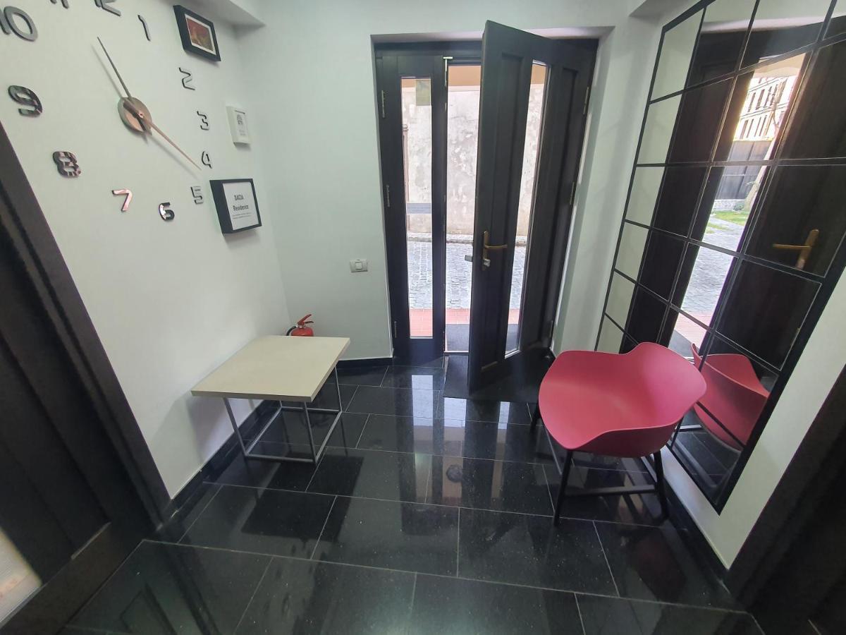 Aparthotel Dacia *